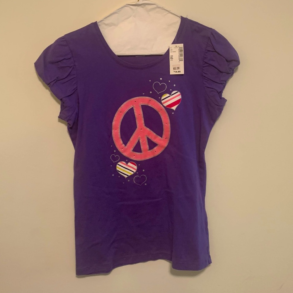 The Children’s Place T shirt. Peace.  Purple.  Hearts